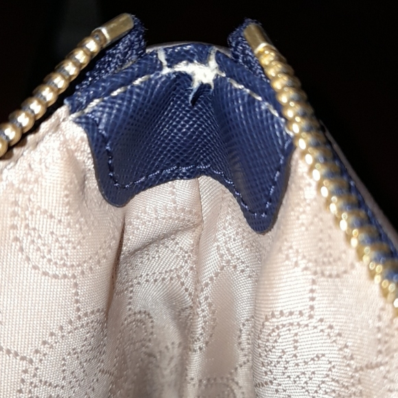 Flash Sale! Today only deal! Authentic! Michael Kors tote - Picture 7 of 12